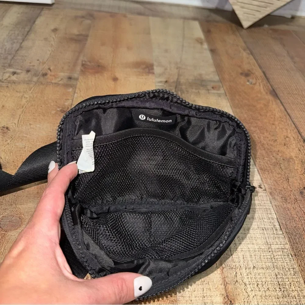 Lululemon everywhere belt bag 1L black